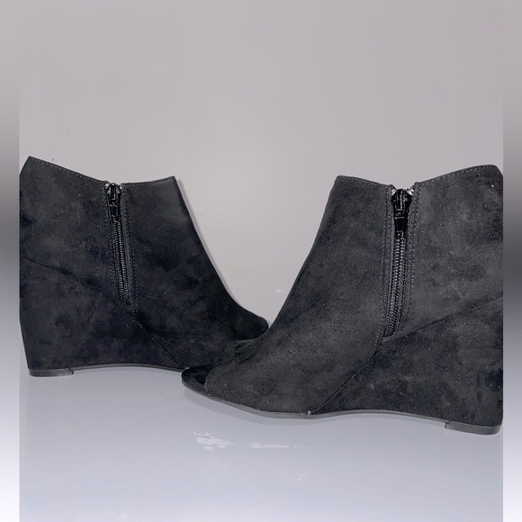 maurices | Tonnie Black Open Toe Zip Up Ankle Wedge With Elastic Opening On Side - Picture 9 of 10